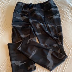 Athlete Camo Crop Leggings sz Small